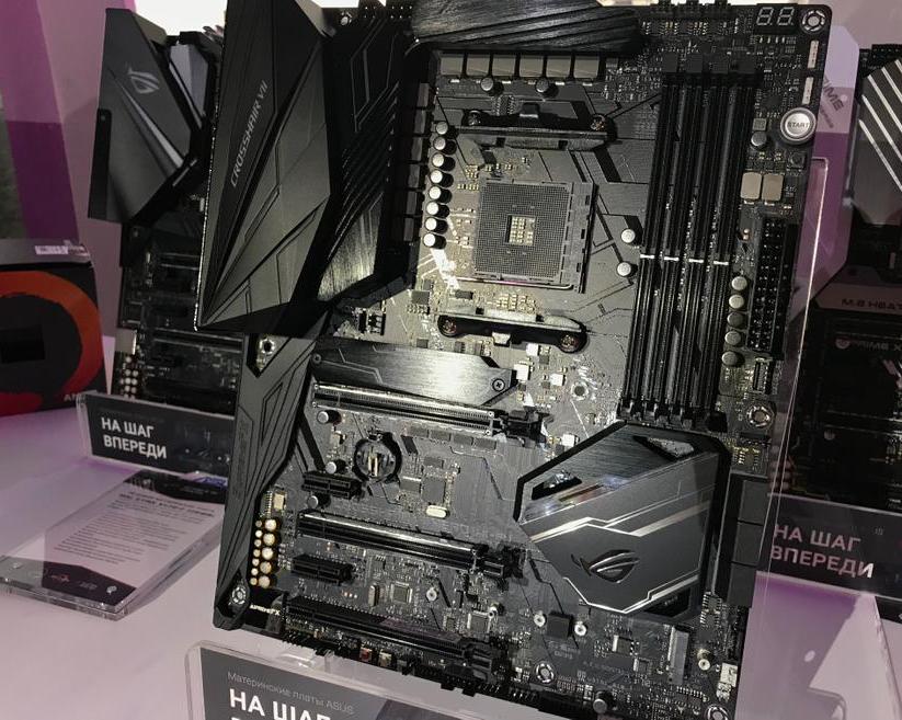 ASUS представила линейку новых материнских плат на базе AMD X470.</p>
<p>Фото и технические характеристики