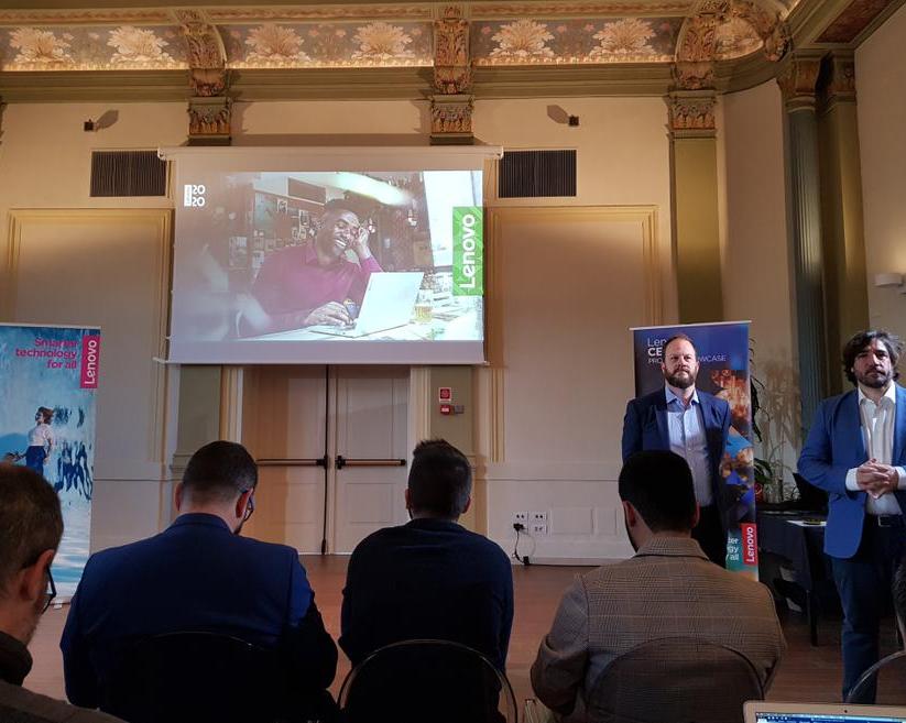Сгибаем и разгибаем ноутбук Lenovo ThinkPad X.</p>
<p>Репортаж с пресс